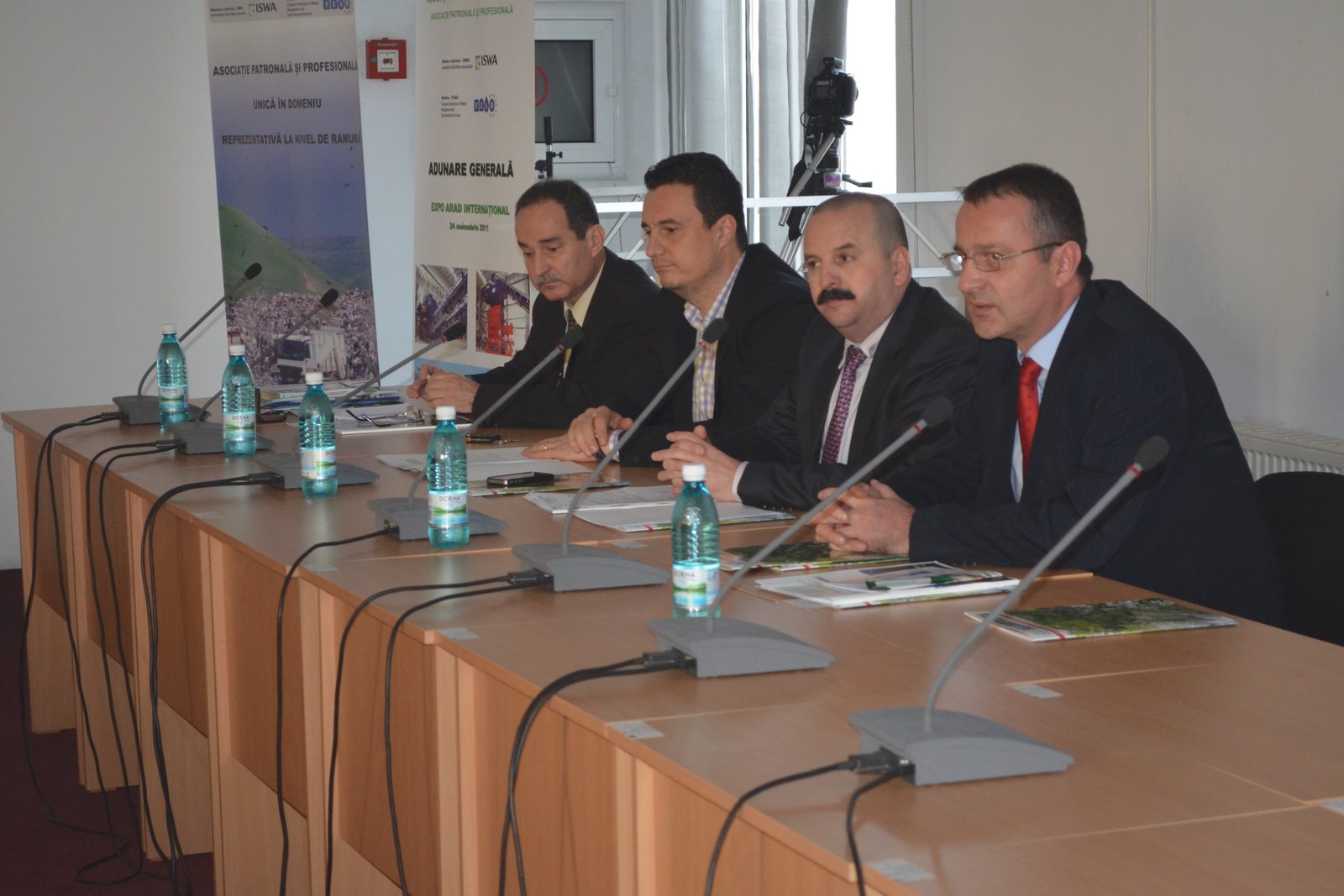 Prezidiul Adunării Generale a Asociației Române de Salubritate de la Arad, noiembrie 2011