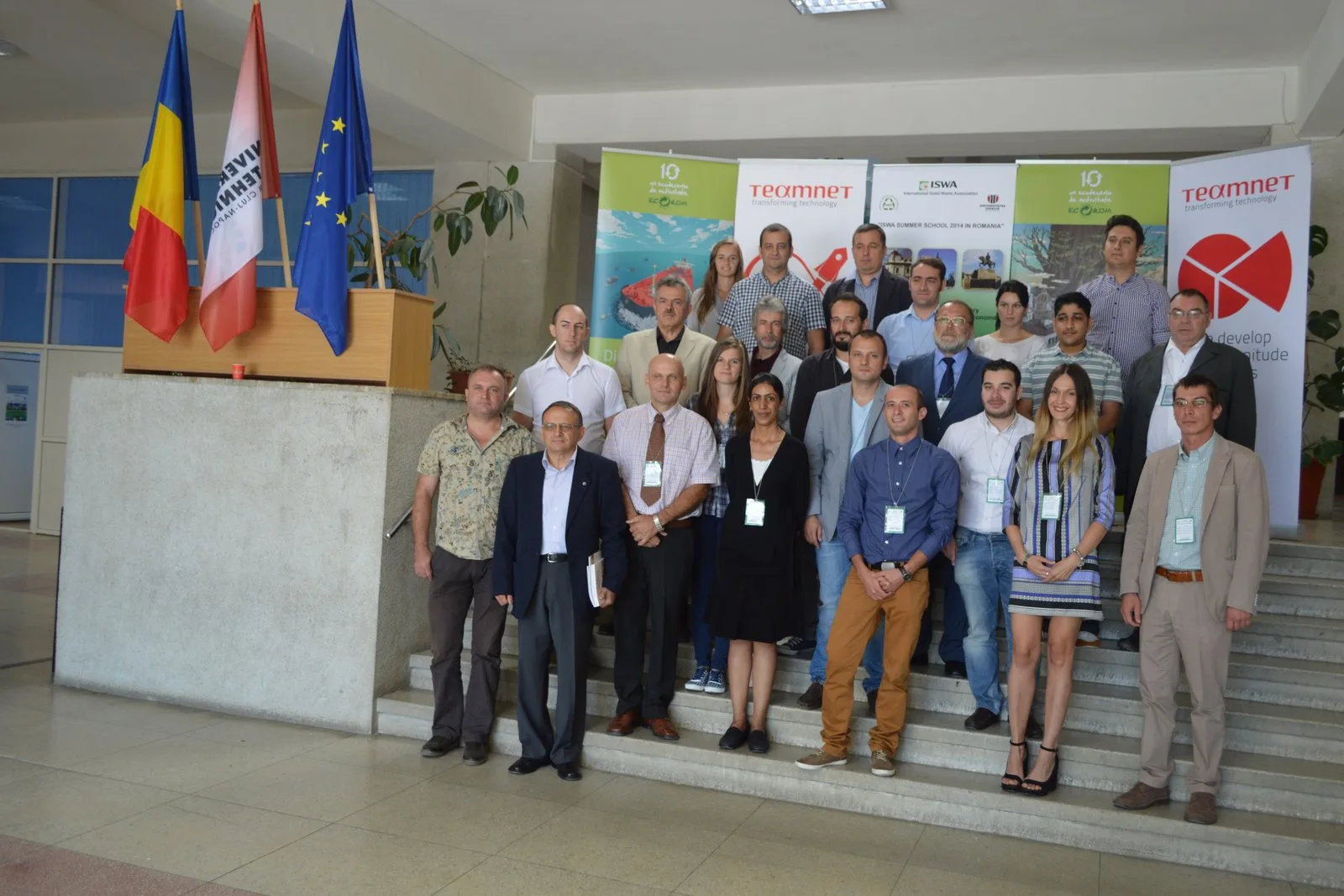 Fotografie de grup cu participanții și lectorii Școlii de Vară ISWA de la Cluj-Napoca, august 2014