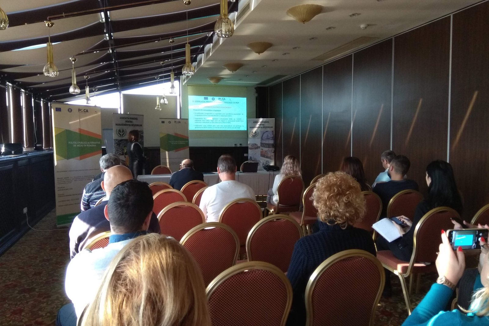 Participanți la dezbaterea publică din 3 decembrie 2018, parte a proiectului POCA derulat împreună cu Asociația Simț Civic