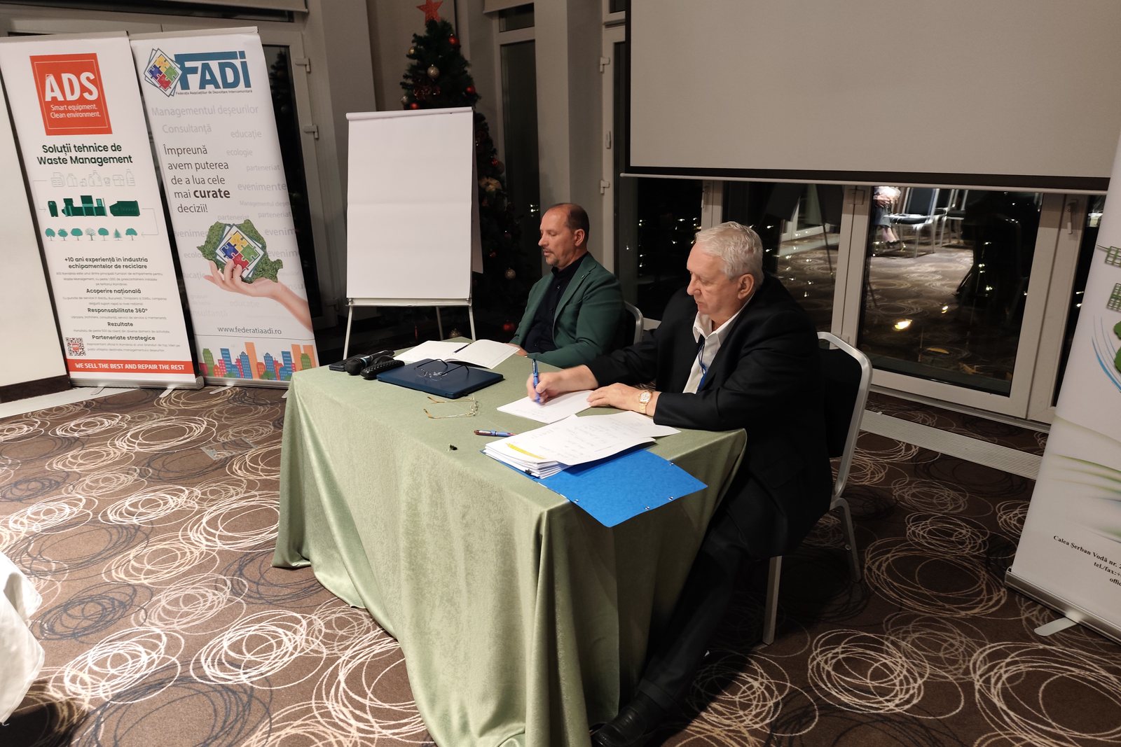 Masa grupului de lucru organizat în seara dinaintea Forumului Serviciilor Publice 2025, Poiana Brașov, 10 decembrie 2025