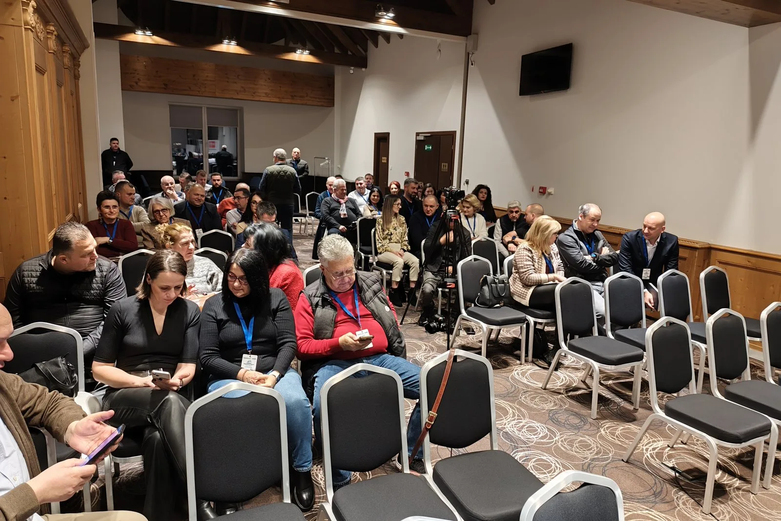 Participanți la grupul de lucru organizat în seara dinaintea Forumului Serviciilor Publice 2025, Poiana Brașov, 10 decembrie 2025